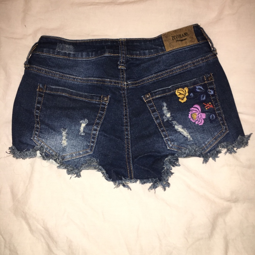 Blue jean shorts with flower embroidery 🌸